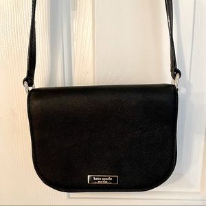 Small Kate Spade cross body purse. Bought for 120 selling for 30! Used twice!